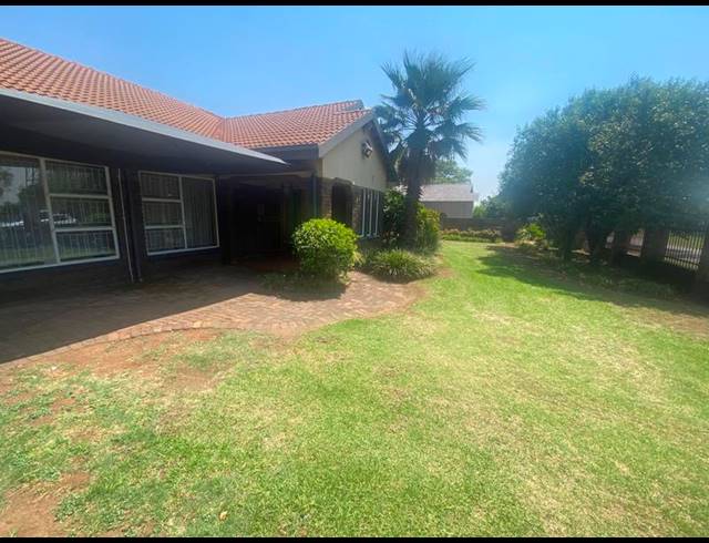 5 BEDROOM HOUSE FOR SALE IN MIDDELBURG SOUTH
